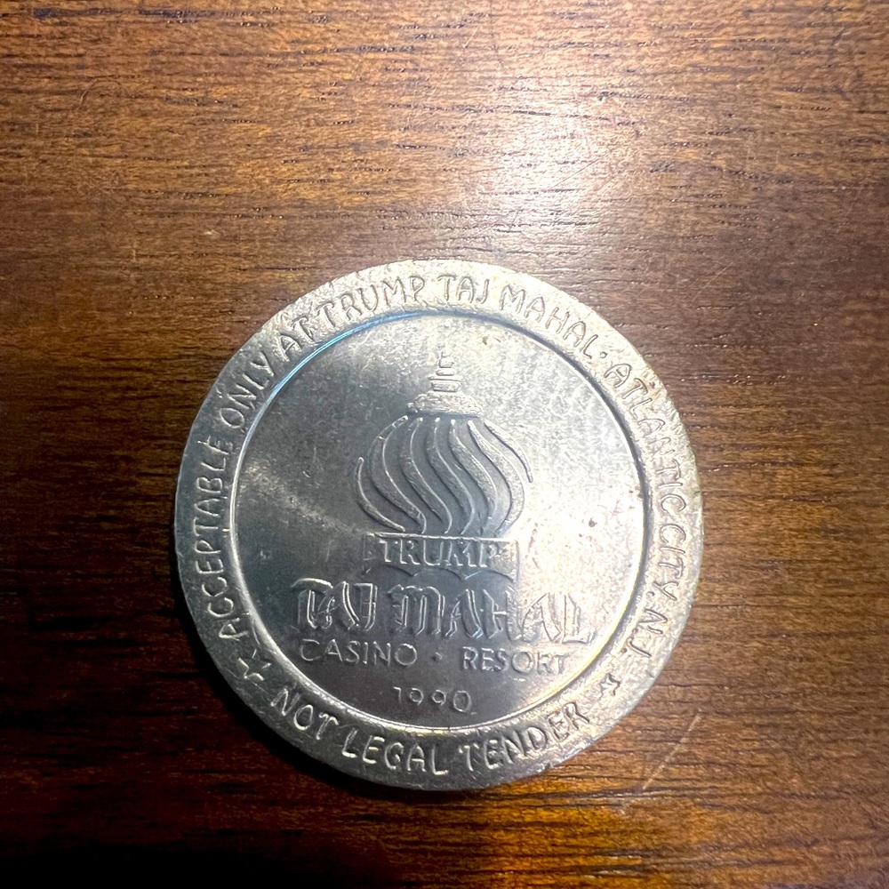Taj Mahal Trump Casino Resort One Dollar Token 1990